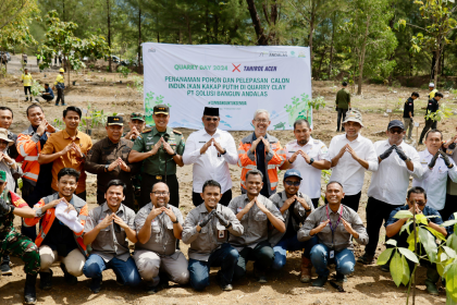 PJ Gubernur Aceh, Dr. H. Safrizal ZA, M.Si, menghadiri acara Quarry Day 2024 PT Solusi Bangun Andalas (SBA), di Krueng Raba, Lhoknga, Aceh Besar, Rabu (18/12/2024). (Foto: Dok. Pemerintah Aceh).