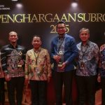 Kepala BPSDM Aceh, Marthunis (tengah), bersama jajaran berfoto usai menerima Penghargaan Subroto 2025 dari Kementerian ESDM di Jakarta, Jumat (24/10/2025). (Foto: Dok. Humas Pemerintah Aceh).