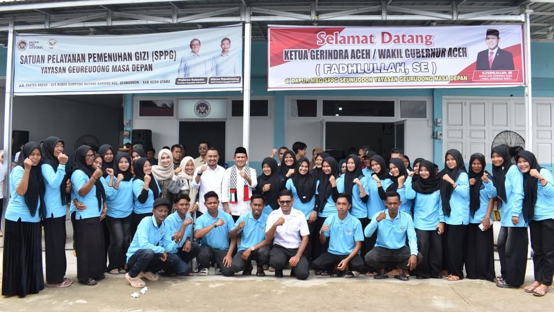 Wakil Gubernur Aceh Fadhlullah Bersama jajaran serta pengelola dan petugas dapur MBG SPPG Seunuddon Yayasan Geurudong Masa Depan di Gampong Matang Karieng Kecamatan Seunuddon Aceh Utara Jumat 7112025 Foto Dok Humas Pemerintah Aceh